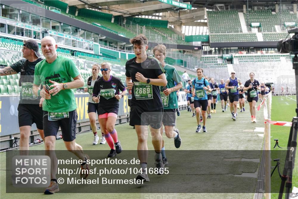 13.09.2026 - 21. swb-Marathon Bremen Michael Burmester http://msf.ph/oto/10416865 13.09.2026 13:19:58 Laufen im Stadion 333, 464, 486, 512, 704, 921, 938, 1066, 1129, 1156, 1409, 1431, 1446, 1506, 1697, 1756, 1765, 1815, 1916, 2010, 2028, 2064, 2137, 2224, 2240, 2294, 2315, 2349, 2394, 2395, 2417, 2437, 2453, 2501, 2519, 2533, 2557, 2563, 2588, 2622, 2626, 2689, 2694, 2695, 2702, 2703, 2722, 2756, 2786, 2793, 2843, 2845, 2886, 2944, 2983, 3017, 3018, 3031, 3035, 3036, 3037, 3046, 3059, 3072, 3102, 3116, 3139, 3189, 3198, 3243, 3263, 3264, 3285, 3287, 3310, 3315, 3619, 3879 meine-sportfotos.de