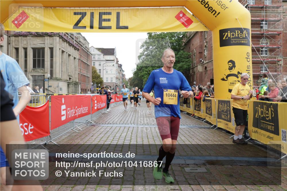 13.09.2026 - Kiel Lauf Yannick Fuchs http://msf.ph/oto/10416867 13.09.2026 09:38:01 Ziel 235, 836, 2221, 2408, 2638, 2854, 4089, 5534, 5930, 7459, 7723, 8702, 10444, 10690, 12613, 2057, 2720, 4252, 4790, 5837, 7050, 7827, 8661, 9518, 10220, 10656, 10778, 12416, 152, 1487, 1946, 2480, 2903, 5242, 6277, 2417, 4737, 5837, 7050, 8661, 9696, 12416 meine-sportfotos.de