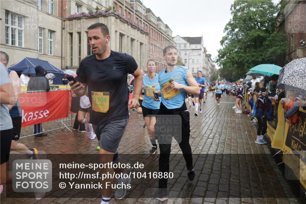 13.09.2026 - Kiel Lauf Yannick Fuchs http://msf.ph/oto/10416880 13.09.2026 10:48:47 Ziel 147, 170, 418, 439, 727, 1455, 1930, 2383, 3158, 3613, 3631, 3845, 3916, 4201, 4510, 5074, 5246, 5841, 6039, 6046, 6087, 6623, 7354, 8342, 8345, 8570, 8706, 8891, 9353, 9500, 9574, 10190, 10546, 11879, 12588, 12689, 147, 170, 199, 376, 472, 473, 854, 1161, 1322, 1564, 1763, 1818, 2001, 2011, 2042, 2097, 2253, 2649, 2956, 3031, 3272, 3402, 3738, 3773, 4511, 4736, 4753, 5116, 5447, 5546, 5655, 6000, 7326, 8553, 9972, 10234, 10265, 11005, 11349, 11383, 10933 meine-sportfotos.de