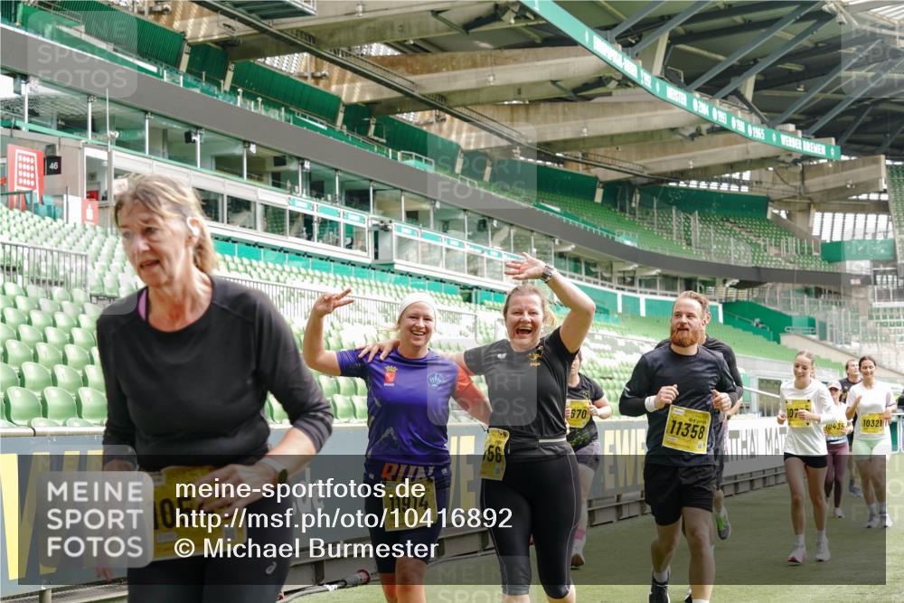 13.09.2026 - 21. swb-Marathon Bremen Michael Burmester http://msf.ph/oto/10416892 13.09.2026 10:42:24 Laufen im Stadion 10002, 10148, 10155, 10163, 10247, 10303, 10313, 10330, 10361, 10362, 10395, 10396, 10399, 10414, 10419, 10422, 10461, 10462, 10474, 10490, 10491, 10519, 10527, 10546, 10547, 10557, 10572, 10644, 10665, 10705, 10706, 10719, 10722, 10752, 10766, 10768, 10773, 10776, 10784, 10804, 10805, 10854, 10859, 10880, 10889, 10909, 10963, 10977, 11026, 11027, 11041, 11043, 11048, 11078, 11084, 11085, 11090, 11097, 11098, 11140, 11173, 11192, 11274 meine-sportfotos.de