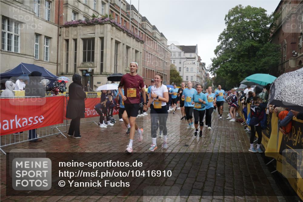 13.09.2026 - Kiel Lauf Yannick Fuchs http://msf.ph/oto/10416910 13.09.2026 10:48:55 Ziel 73, 439, 598, 727, 966, 1185, 1455, 2383, 3158, 3496, 3631, 3795, 3916, 4528, 4809, 5074, 5228, 5803, 6046, 6050, 6087, 6376, 6623, 6745, 7789, 7906, 7999, 8271, 8342, 8345, 8377, 8570, 8891, 9031, 10190, 10546, 11879, 12064, 12527, 12582, 12759, 147, 170, 376, 418, 472, 473, 854, 1161, 1322, 1564, 1763, 1818, 1930, 2011, 2042, 2649, 2956, 3031, 3272, 3402, 3613, 3631, 3773, 3845, 4201, 4510, 4511, 4753, 5246, 5546, 5655 meine-sportfotos.de