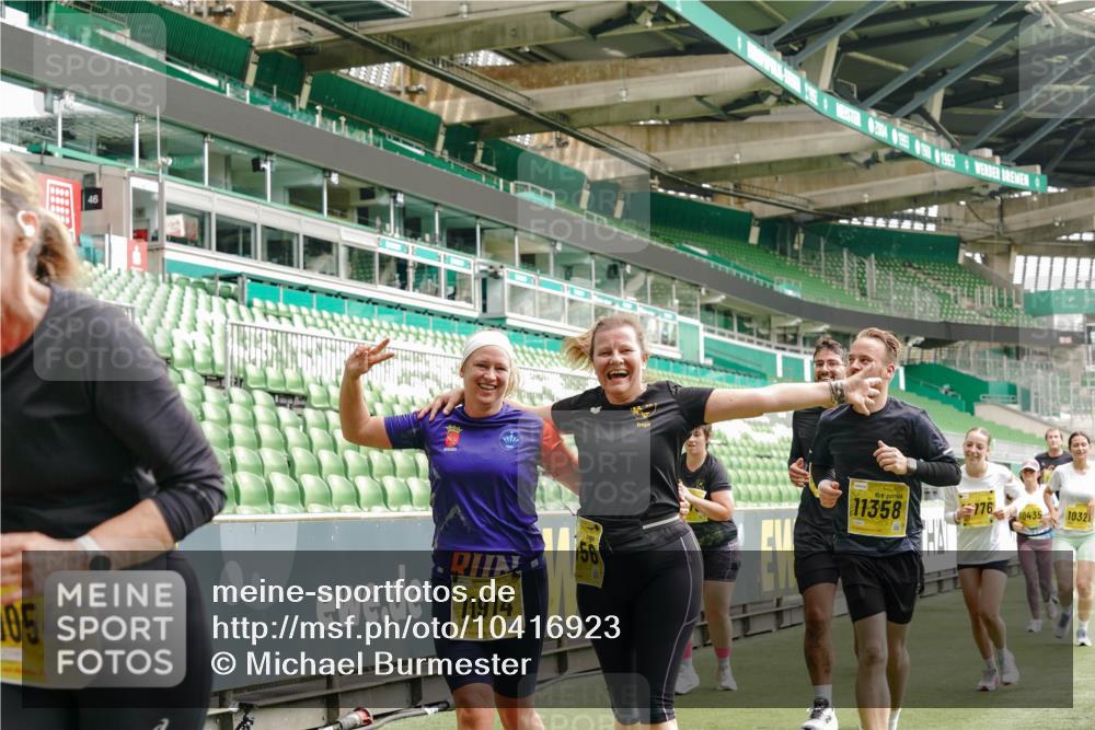 13.09.2026 - 21. swb-Marathon Bremen Michael Burmester http://msf.ph/oto/10416923 13.09.2026 10:42:24 Laufen im Stadion 10002, 10148, 10155, 10163, 10247, 10303, 10313, 10330, 10361, 10362, 10395, 10396, 10399, 10414, 10419, 10422, 10461, 10462, 10474, 10490, 10491, 10519, 10527, 10546, 10547, 10557, 10572, 10644, 10665, 10705, 10706, 10719, 10722, 10752, 10766, 10768, 10773, 10776, 10784, 10804, 10805, 10854, 10859, 10880, 10889, 10909, 10963, 10977, 11026, 11027, 11041, 11043, 11048, 11078, 11084, 11085, 11090, 11097, 11098, 11140, 11173, 11192, 11274 meine-sportfotos.de