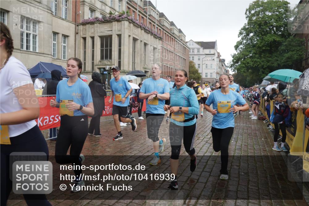 13.09.2026 - Kiel Lauf Yannick Fuchs http://msf.ph/oto/10416939 13.09.2026 10:48:57 Ziel 73, 439, 598, 966, 1185, 1455, 2810, 3158, 3399, 3496, 3795, 3916, 4528, 4809, 5074, 5228, 5803, 6046, 6050, 6087, 6305, 6376, 6623, 6745, 7789, 7906, 7999, 8032, 8271, 8342, 8345, 8377, 8570, 8891, 9031, 9728, 10190, 10546, 11099, 11117, 11475, 11879, 11974, 12064, 12527, 12582, 12759, 147, 170, 376, 418, 472, 473, 727, 854, 1161, 1322, 1564, 1763, 1818, 1930, 2011, 2042, 2383, 2649, 2956, 3031, 3272, 3402, 3613, 3631, 3773, 3845, 4201, 4510, 4511, 4753, 5246, 5546, 5655 meine-sportfotos.de