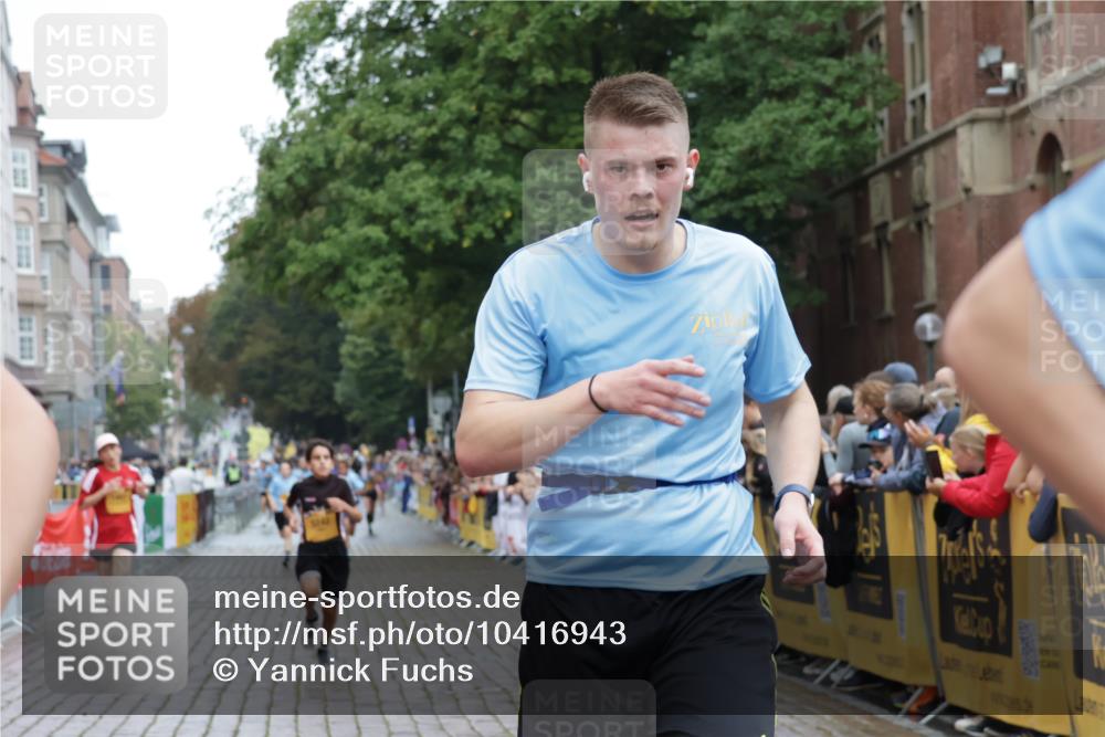 13.09.2026 - Kiel Lauf Yannick Fuchs http://msf.ph/oto/10416943 13.09.2026 09:38:08 Ziel 152, 235, 836, 1487, 2408, 5242, 5534, 5930, 7459, 12613, 2057, 2221, 2638, 2720, 2854, 4089, 4252, 4790, 7723, 7827, 8702, 9518, 10444, 10656, 10690, 1946, 2480, 2903, 3315, 3344, 6277, 9825, 11351, 5837, 7050, 7827, 8661, 10220, 10656, 10778, 12416 meine-sportfotos.de