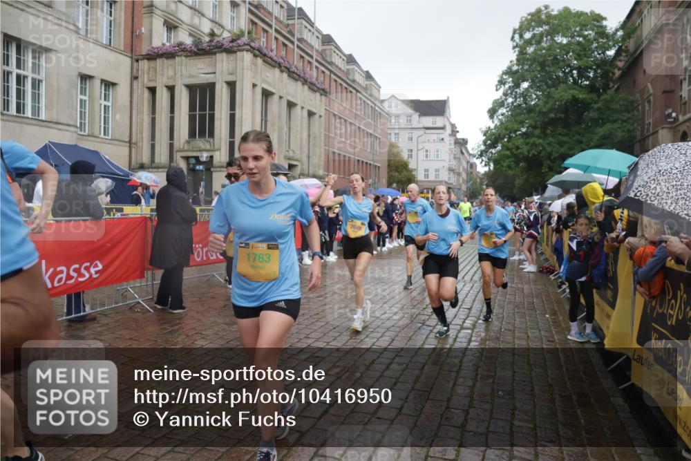 13.09.2026 - Kiel Lauf Yannick Fuchs http://msf.ph/oto/10416950 13.09.2026 10:48:59 Ziel 73, 439, 598, 966, 1087, 1185, 1455, 2810, 3158, 3399, 3496, 3795, 3916, 4140, 4528, 4809, 5074, 5228, 5803, 6046, 6050, 6087, 6305, 6376, 6745, 7789, 7906, 7999, 8032, 8271, 8342, 8345, 8377, 8891, 8991, 9031, 9728, 10190, 10481, 10546, 11099, 11117, 11475, 11974, 12064, 12527, 12582, 12759, 147, 170, 376, 418, 472, 473, 727, 854, 1161, 1322, 1763, 1818, 1930, 2011, 2042, 2383, 2649, 2956, 3031, 3272, 3402, 3613, 3631, 3773, 3845, 3916, 4201, 4510, 4753, 5246, 5655, 6087 meine-sportfotos.de