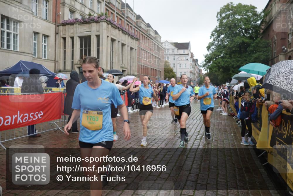 13.09.2026 - Kiel Lauf Yannick Fuchs http://msf.ph/oto/10416956 13.09.2026 10:48:59 Ziel 73, 439, 598, 966, 1087, 1185, 1455, 2810, 3158, 3399, 3496, 3795, 3916, 4140, 4528, 4809, 5074, 5228, 5803, 6046, 6050, 6087, 6305, 6376, 6745, 7789, 7906, 7999, 8032, 8271, 8342, 8345, 8377, 8891, 8991, 9031, 9728, 10190, 10481, 10546, 11099, 11117, 11475, 11974, 12064, 12527, 12582, 12759, 147, 170, 376, 418, 472, 473, 727, 854, 1161, 1322, 1763, 1818, 1930, 2011, 2042, 2383, 2649, 2956, 3031, 3272, 3402, 3613, 3631, 3773, 3845, 3916, 4201, 4510, 4753, 5246, 5655, 6087 meine-sportfotos.de
