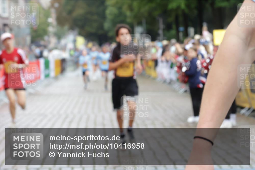 13.09.2026 - Kiel Lauf Yannick Fuchs http://msf.ph/oto/10416958 13.09.2026 09:38:10 Ziel 152, 235, 836, 1487, 2408, 5242, 5534, 5930, 6277, 7459, 12613, 2057, 2221, 2638, 2720, 2854, 4089, 4252, 4790, 7723, 8702, 9518, 10444, 10656, 10690, 1806, 1946, 2480, 2903, 3315, 3344, 4043, 9825, 11351, 7050, 7827, 8661, 10220, 10656, 10778 meine-sportfotos.de