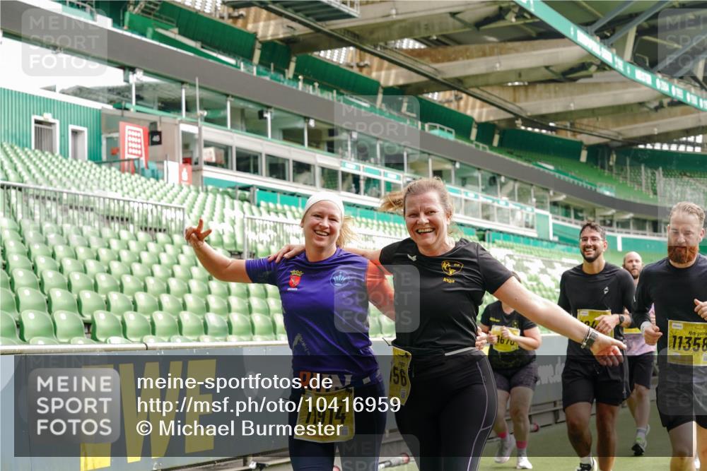 13.09.2026 - 21. swb-Marathon Bremen Michael Burmester http://msf.ph/oto/10416959 13.09.2026 10:42:25 Laufen im Stadion 10002, 10148, 10155, 10163, 10247, 10303, 10313, 10330, 10361, 10362, 10395, 10396, 10399, 10414, 10419, 10422, 10461, 10462, 10474, 10490, 10491, 10519, 10527, 10546, 10547, 10557, 10572, 10644, 10665, 10705, 10706, 10719, 10722, 10752, 10766, 10768, 10773, 10776, 10784, 10804, 10805, 10854, 10859, 10880, 10889, 10909, 10963, 10977, 11026, 11027, 11041, 11043, 11048, 11078, 11084, 11085, 11090, 11097, 11098, 11140, 11173, 11192, 11274 meine-sportfotos.de