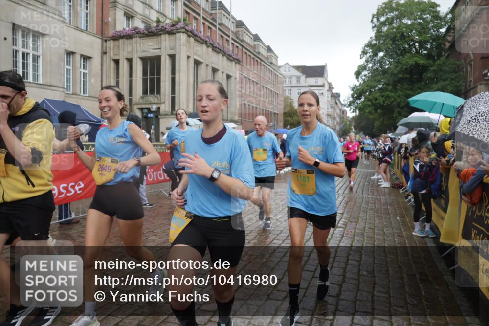 13.09.2026 - Kiel Lauf Yannick Fuchs http://msf.ph/oto/10416980 13.09.2026 10:49:00 Ziel 73, 439, 598, 966, 1087, 1185, 1455, 2810, 3158, 3399, 3496, 3795, 4140, 4528, 4809, 5074, 5228, 5803, 6046, 6050, 6305, 6376, 6745, 7789, 7906, 7999, 8032, 8271, 8342, 8345, 8377, 8891, 8991, 9031, 9728, 10190, 10481, 10546, 11099, 11117, 11475, 11974, 12064, 12527, 12582, 12759, 147, 170, 376, 418, 472, 473, 727, 854, 1161, 1322, 1455, 1763, 1930, 2011, 2042, 2383, 2649, 2956, 3031, 3272, 3613, 3631, 3773, 3845, 3916, 4201, 4510, 4753, 5074, 5246, 5655, 6087 meine-sportfotos.de