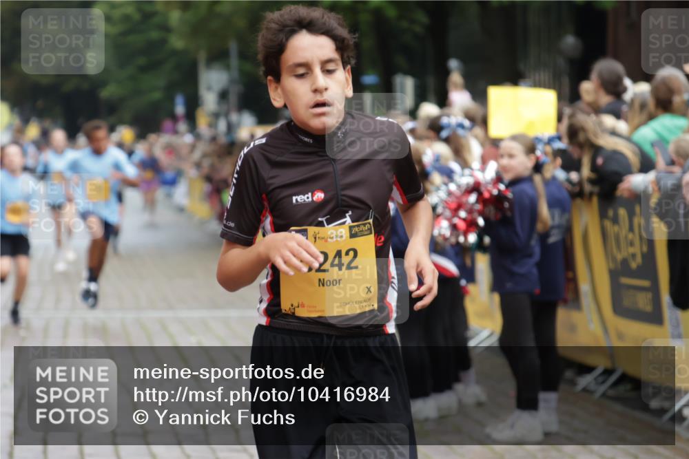 13.09.2026 - Kiel Lauf Yannick Fuchs http://msf.ph/oto/10416984 13.09.2026 09:38:11 Ziel 152, 235, 836, 1487, 2408, 5242, 5534, 5930, 6277, 7459, 12613, 2057, 2221, 2638, 2720, 2854, 4089, 4252, 4790, 5930, 7723, 8702, 9518, 10444, 10690, 1806, 1946, 2480, 2903, 3315, 3344, 4043, 9825, 11351, 7050, 7827, 10220, 10656, 10778 meine-sportfotos.de