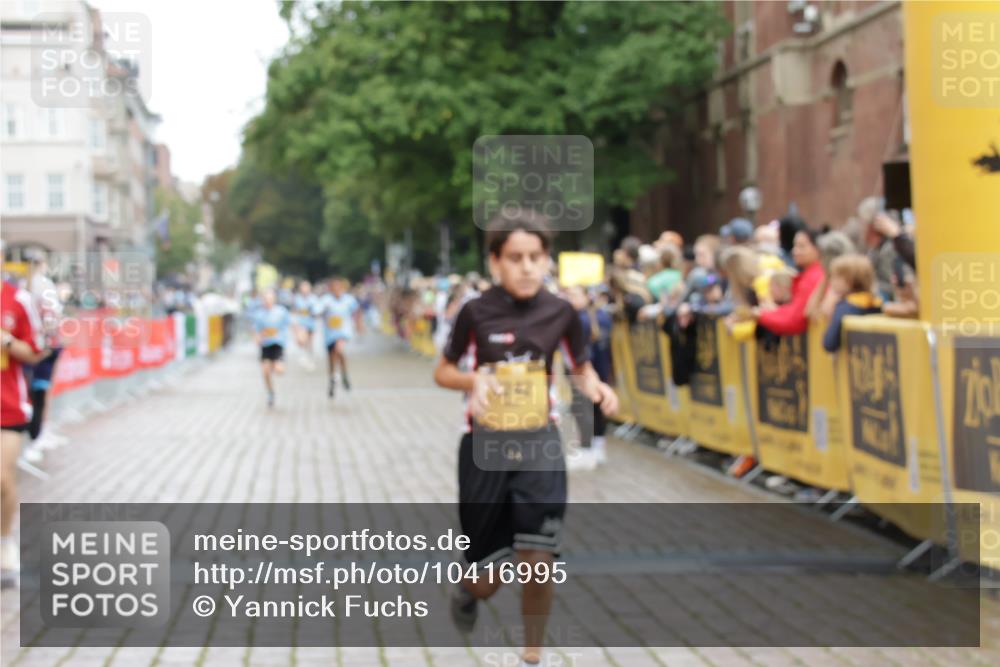 13.09.2026 - Kiel Lauf Yannick Fuchs http://msf.ph/oto/10416995 13.09.2026 09:38:11 Ziel 152, 235, 836, 1487, 2408, 5242, 5534, 5930, 6277, 7459, 12613, 2057, 2221, 2638, 2720, 2854, 4089, 4252, 4790, 5930, 7723, 8702, 9518, 10444, 10690, 1806, 1946, 2480, 2903, 3315, 3344, 4043, 9825, 11351, 7050, 7827, 10220, 10656, 10778 meine-sportfotos.de