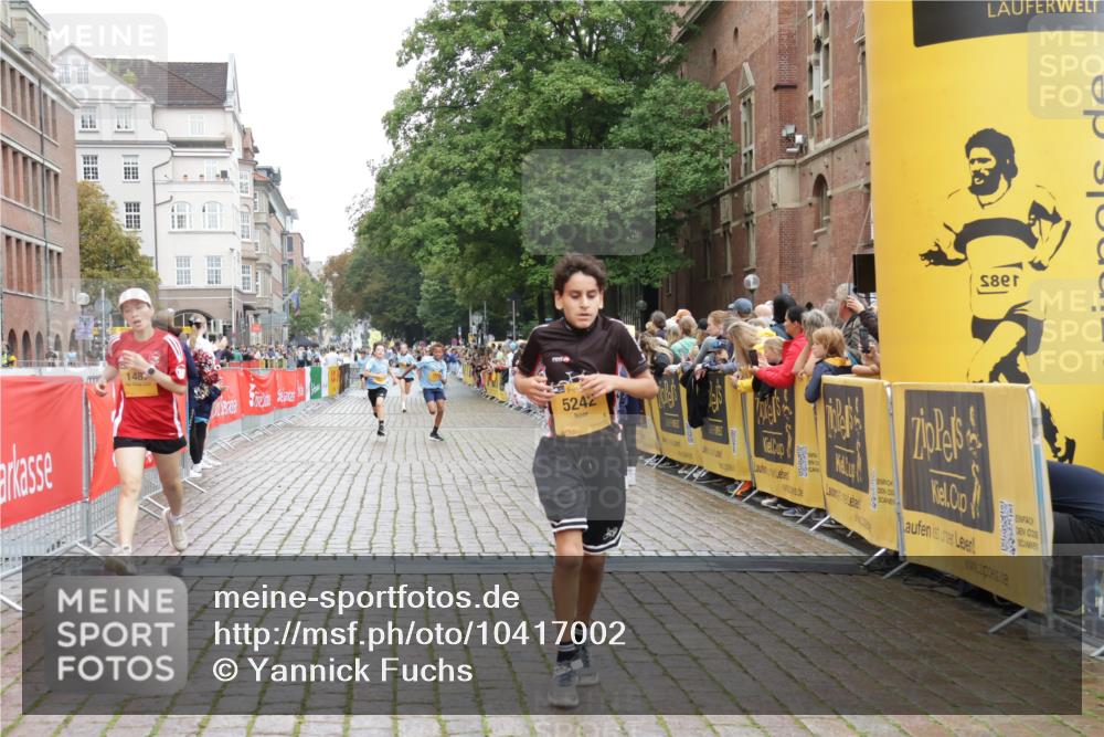 13.09.2026 - Kiel Lauf Yannick Fuchs http://msf.ph/oto/10417002 13.09.2026 09:38:12 Ziel 152, 235, 836, 1487, 2408, 5242, 5534, 6277, 7459, 12613, 2057, 2221, 2638, 2720, 2854, 4089, 4252, 4790, 5930, 7723, 8702, 9518, 10444, 10690, 1806, 1946, 2480, 2903, 3315, 3344, 4043, 9825, 11351, 2720, 7827, 10220, 10656, 10778 meine-sportfotos.de