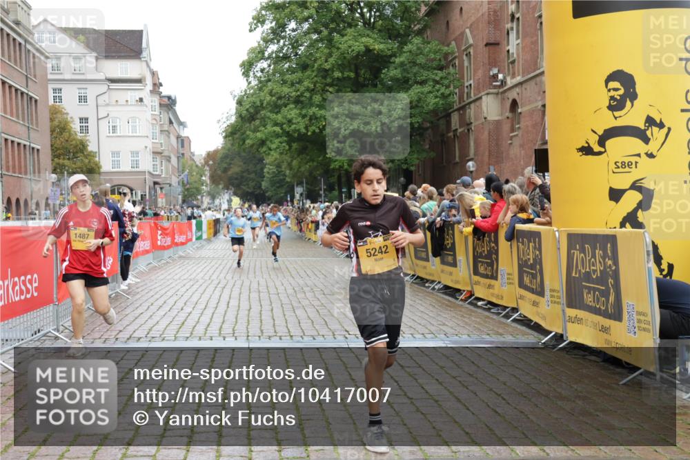 13.09.2026 - Kiel Lauf Yannick Fuchs http://msf.ph/oto/10417007 13.09.2026 09:38:12 Ziel 152, 235, 836, 1487, 2408, 5242, 5534, 6277, 7459, 12613, 2057, 2221, 2638, 2720, 2854, 4089, 4252, 4790, 5930, 7723, 8702, 9518, 10444, 10690, 1806, 1946, 2480, 2903, 3315, 3344, 4043, 9825, 11351, 2720, 7827, 10220, 10656, 10778 meine-sportfotos.de