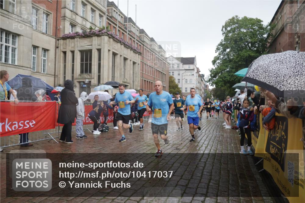 13.09.2026 - Kiel Lauf Yannick Fuchs http://msf.ph/oto/10417037 13.09.2026 10:49:05 Ziel 73, 966, 1087, 1483, 1533, 1732, 1989, 2810, 2879, 3399, 3640, 4140, 4528, 4809, 4865, 4876, 5228, 5803, 6050, 6305, 6376, 7545, 7906, 7999, 8032, 8271, 8329, 8377, 8594, 8991, 9031, 9728, 10411, 10481, 11099, 11117, 11475, 11974, 12582, 12759, 147, 170, 376, 418, 439, 472, 598, 727, 1185, 1455, 1930, 2011, 2383, 2956, 3031, 3158, 3496, 3613, 3631, 3773, 3795, 3845, 3916, 4201, 4510, 5074, 5246, 5655, 6046, 6087, 6745, 7789, 7906, 8891, 2133 meine-sportfotos.de