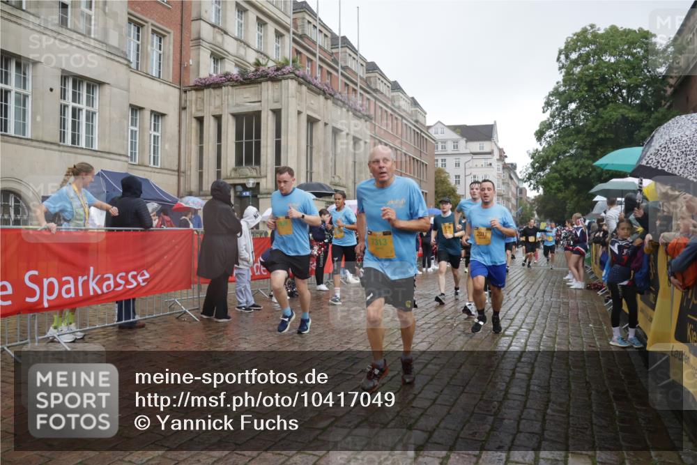 13.09.2026 - Kiel Lauf Yannick Fuchs http://msf.ph/oto/10417049 13.09.2026 10:49:05 Ziel 73, 966, 1087, 1483, 1533, 1732, 1989, 2810, 2879, 3399, 3640, 4140, 4528, 4809, 4865, 4876, 5228, 5803, 6050, 6305, 6376, 7545, 7906, 7999, 8032, 8271, 8329, 8377, 8594, 8991, 9031, 9728, 10411, 10481, 11099, 11117, 11475, 11974, 12582, 12759, 147, 170, 376, 418, 439, 472, 598, 727, 1185, 1455, 1930, 2011, 2383, 2956, 3031, 3158, 3496, 3613, 3631, 3773, 3795, 3845, 3916, 4201, 4510, 5074, 5246, 5655, 6046, 6087, 6745, 7789, 7906, 8891, 2133 meine-sportfotos.de