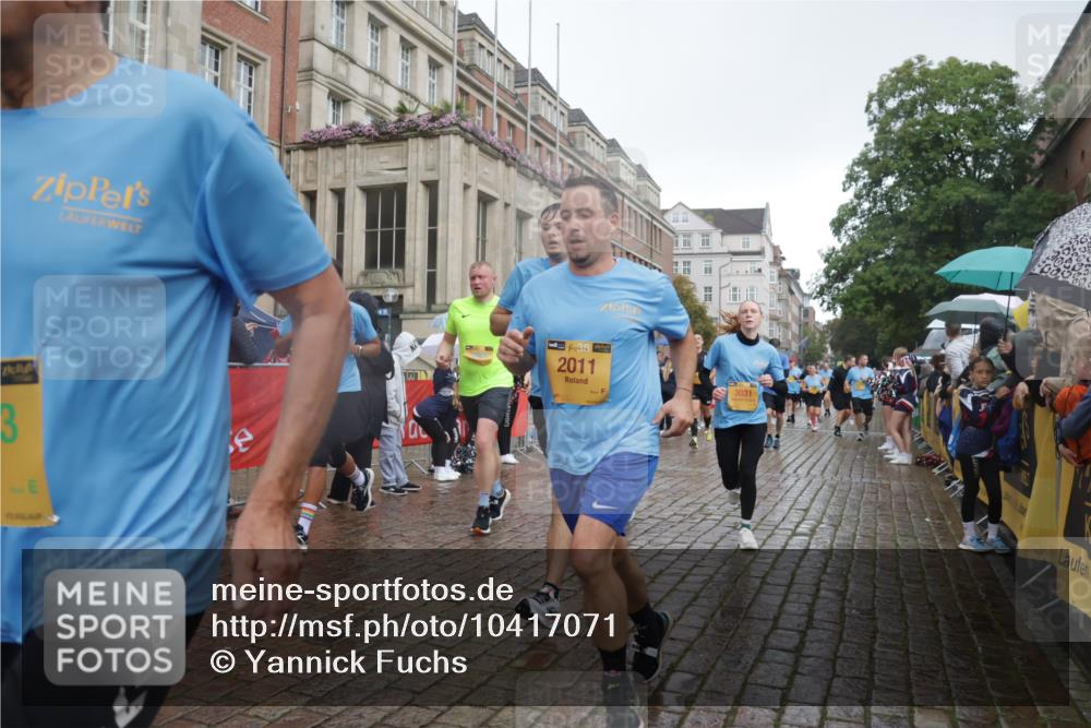 13.09.2026 - Kiel Lauf Yannick Fuchs http://msf.ph/oto/10417071 13.09.2026 10:49:06 Ziel 73, 966, 1087, 1483, 1533, 1732, 1989, 2810, 2879, 3399, 3640, 4140, 4528, 4670, 4809, 4865, 4876, 5228, 5543, 5803, 6050, 6305, 6376, 6933, 7545, 7999, 8032, 8271, 8329, 8377, 8594, 8991, 9031, 9728, 10411, 10481, 11099, 11117, 11475, 11974, 12582, 12759, 147, 170, 376, 418, 439, 472, 598, 727, 1185, 1455, 1930, 2011, 2383, 2956, 3031, 3158, 3496, 3613, 3631, 3773, 3795, 3845, 3916, 4201, 4510, 4809, 5074, 5246, 5655, 6046, 6050, 6087, 6745, 7789, 7906, 8377, 8891, 2133 meine-sportfotos.de