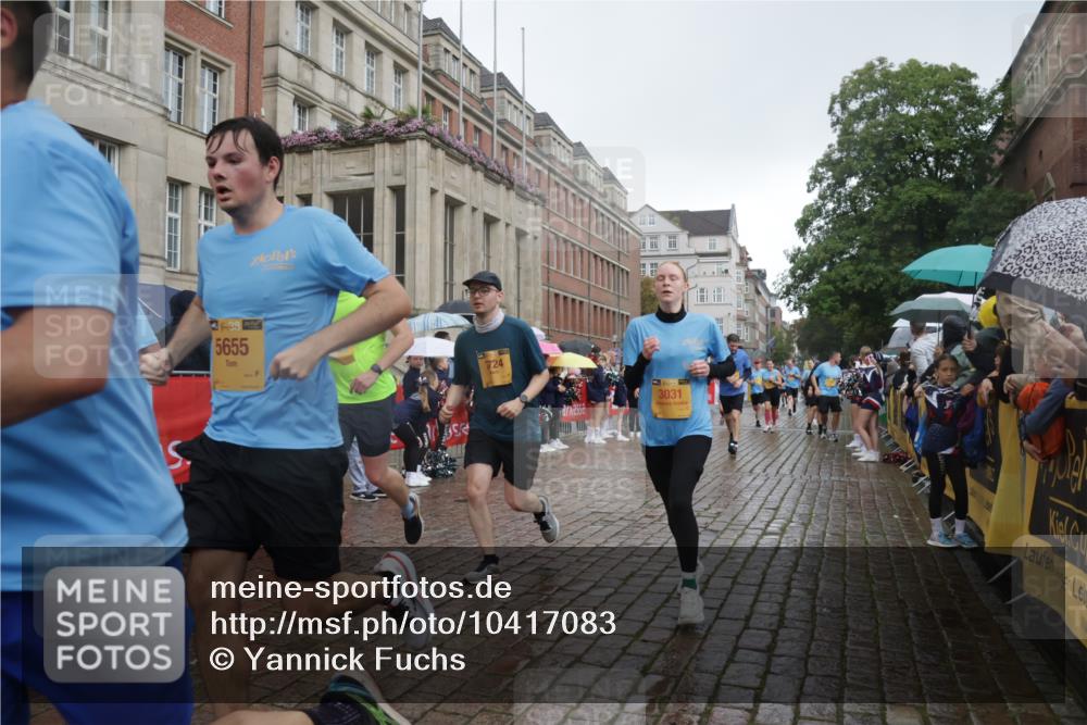 13.09.2026 - Kiel Lauf Yannick Fuchs http://msf.ph/oto/10417083 13.09.2026 10:49:07 Ziel 73, 966, 1087, 1483, 1533, 1732, 1989, 2810, 2879, 3399, 3640, 4140, 4528, 4670, 4865, 4876, 5228, 5543, 5803, 6305, 6376, 6933, 7545, 7999, 8032, 8271, 8329, 8594, 8991, 9031, 9728, 10411, 10481, 11099, 11117, 11475, 11974, 12582, 12759, 147, 170, 376, 418, 439, 472, 598, 727, 1185, 1455, 1930, 2011, 2383, 2956, 3031, 3158, 3496, 3613, 3631, 3773, 3795, 3845, 3916, 4201, 4510, 4809, 5074, 5228, 5246, 5655, 6046, 6050, 6087, 6745, 7789, 7906, 8377, 8891, 1770, 2133 meine-sportfotos.de