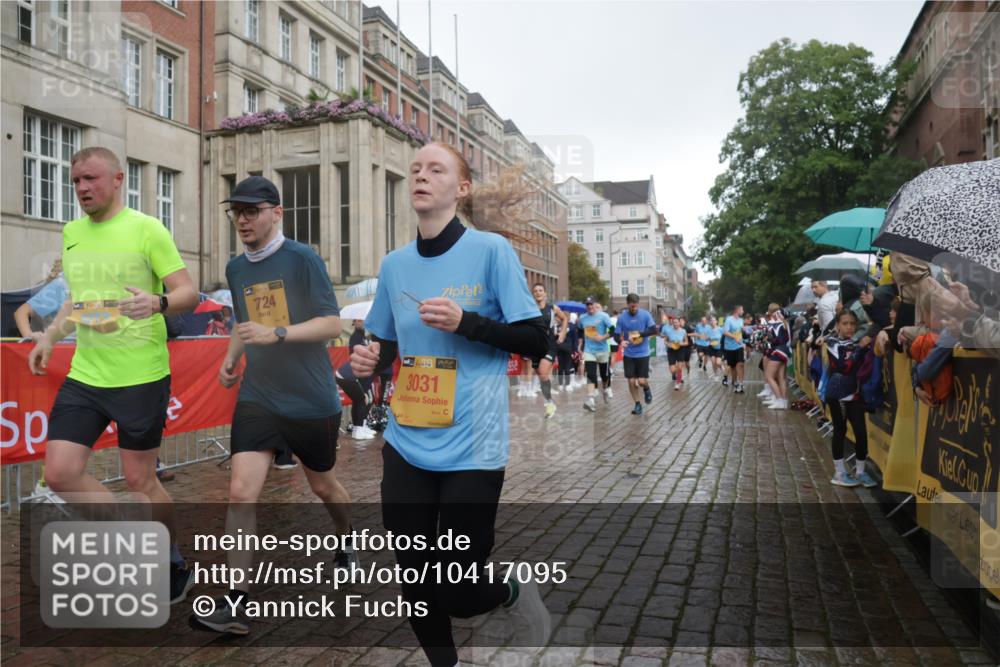 13.09.2026 - Kiel Lauf Yannick Fuchs http://msf.ph/oto/10417095 13.09.2026 10:49:07 Ziel 73, 966, 1087, 1483, 1533, 1732, 1989, 2810, 2879, 3399, 3640, 4140, 4528, 4670, 4865, 4876, 5228, 5543, 5803, 6305, 6376, 6933, 7545, 7999, 8032, 8271, 8329, 8594, 8991, 9031, 9728, 10411, 10481, 11099, 11117, 11475, 11974, 12582, 12759, 147, 170, 376, 418, 439, 472, 598, 727, 1185, 1455, 1930, 2011, 2383, 2956, 3031, 3158, 3496, 3613, 3631, 3773, 3795, 3845, 3916, 4201, 4510, 4809, 5074, 5228, 5246, 5655, 6046, 6050, 6087, 6745, 7789, 7906, 8377, 8891, 1770, 2133 meine-sportfotos.de