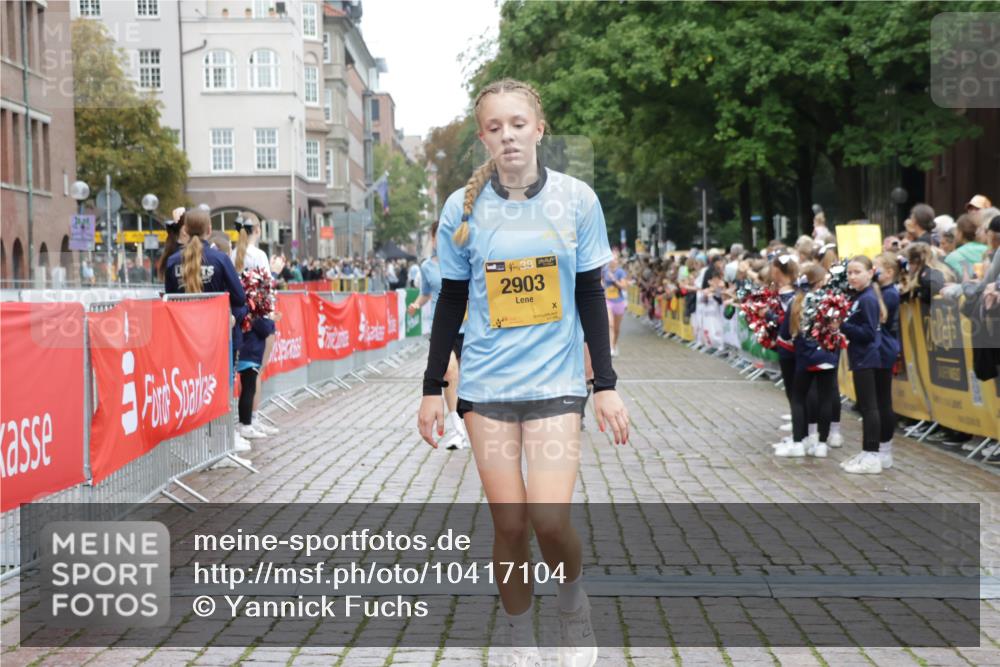 13.09.2026 - Kiel Lauf Yannick Fuchs http://msf.ph/oto/10417104 13.09.2026 09:38:20 Ziel 152, 1487, 1946, 2480, 2903, 3315, 6277, 11351, 235, 836, 2221, 2408, 2638, 2854, 4089, 4790, 5242, 5534, 5930, 7459, 7723, 8702, 10444, 10690, 12613, 1806, 3344, 3814, 4043, 4518, 4975, 6989, 9825, 2057, 2720, 4252, 4790, 9518 meine-sportfotos.de