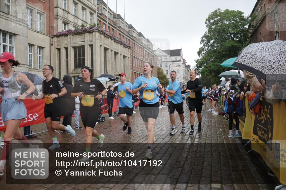 13.09.2026 - Kiel Lauf Yannick Fuchs http://msf.ph/oto/10417192 13.09.2026 10:49:12 Ziel 810, 1087, 1483, 1533, 1732, 1989, 2051, 2074, 2810, 2879, 3399, 3640, 4140, 4206, 4670, 4815, 4865, 4876, 5480, 5543, 5614, 6855, 6933, 7182, 7545, 8032, 8329, 8594, 8991, 10079, 10411, 10481, 11475, 12305, 73, 147, 170, 418, 439, 598, 727, 966, 1185, 1455, 1930, 2383, 2810, 3158, 3399, 3496, 3613, 3631, 3795, 3845, 3916, 4201, 4510, 4528, 4809, 5074, 5228, 5246, 5803, 6046, 6050, 6087, 6305, 6376, 6745, 7789, 7906, 7999, 8032, 8271, 8377, 8891, 959, 1770, 2133, 147 meine-sportfotos.de