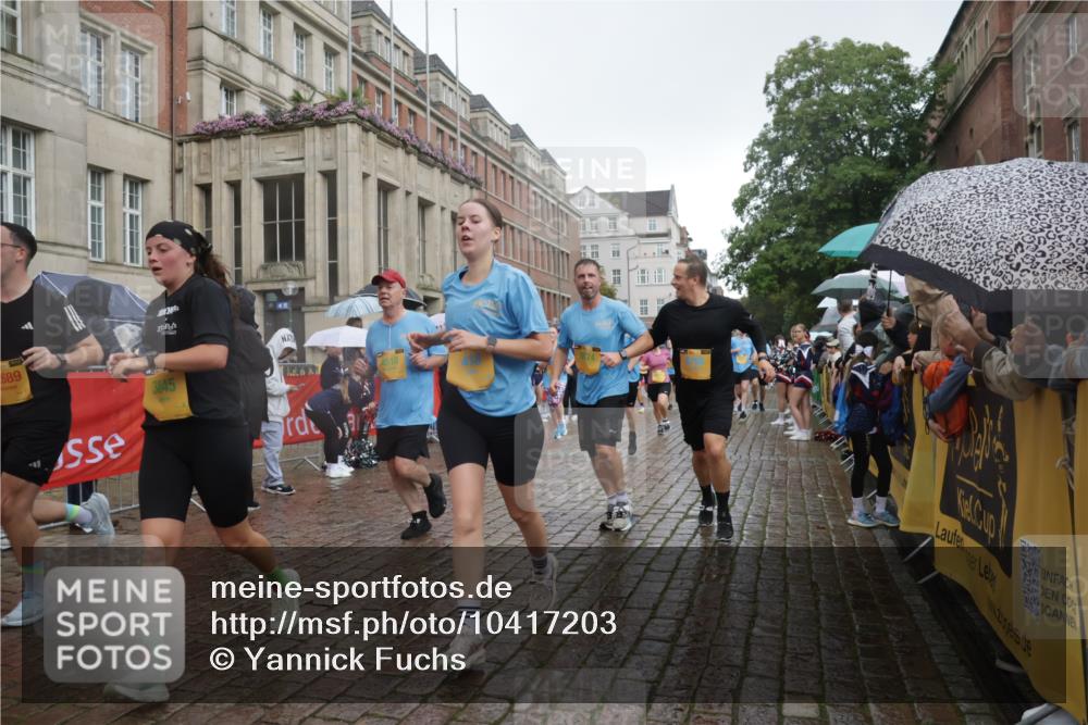 13.09.2026 - Kiel Lauf Yannick Fuchs http://msf.ph/oto/10417203 13.09.2026 10:49:13 Ziel 810, 1087, 1483, 1533, 1732, 1989, 2051, 2074, 2879, 3640, 4140, 4206, 4670, 4815, 4865, 4876, 5480, 5543, 5614, 6855, 6933, 7182, 7545, 8329, 8594, 8991, 9396, 10079, 10411, 10481, 12305, 73, 418, 439, 598, 727, 966, 1185, 1455, 1930, 2383, 2810, 3158, 3399, 3496, 3613, 3631, 3795, 3845, 3916, 4201, 4510, 4528, 4809, 5074, 5228, 5246, 5803, 6046, 6050, 6087, 6305, 6376, 6745, 7789, 7906, 7999, 8032, 8271, 8377, 8891, 959, 1770, 2133, 147 meine-sportfotos.de