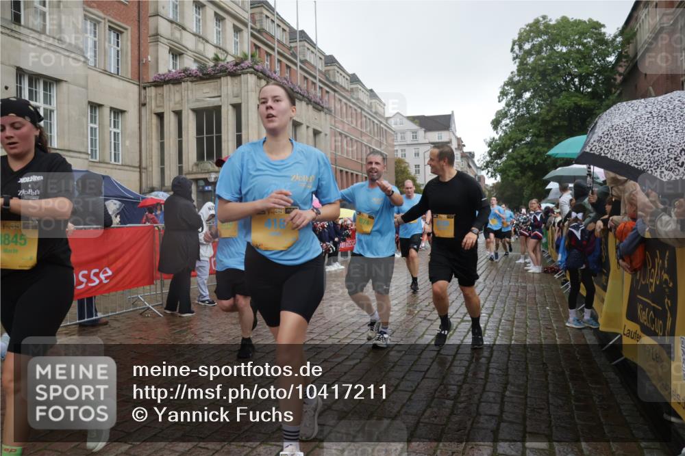 13.09.2026 - Kiel Lauf Yannick Fuchs http://msf.ph/oto/10417211 13.09.2026 10:49:13 Ziel 810, 1087, 1483, 1533, 1732, 1989, 2051, 2074, 2879, 3640, 4140, 4206, 4670, 4815, 4865, 4876, 5480, 5543, 5614, 6855, 6933, 7182, 7545, 8329, 8594, 8991, 9396, 10079, 10411, 10481, 12305, 73, 418, 439, 598, 727, 966, 1185, 1455, 1930, 2383, 2810, 3158, 3399, 3496, 3613, 3631, 3795, 3845, 3916, 4201, 4510, 4528, 4809, 5074, 5228, 5246, 5803, 6046, 6050, 6087, 6305, 6376, 6745, 7789, 7906, 7999, 8032, 8271, 8377, 8891, 959, 1770, 2133, 147 meine-sportfotos.de