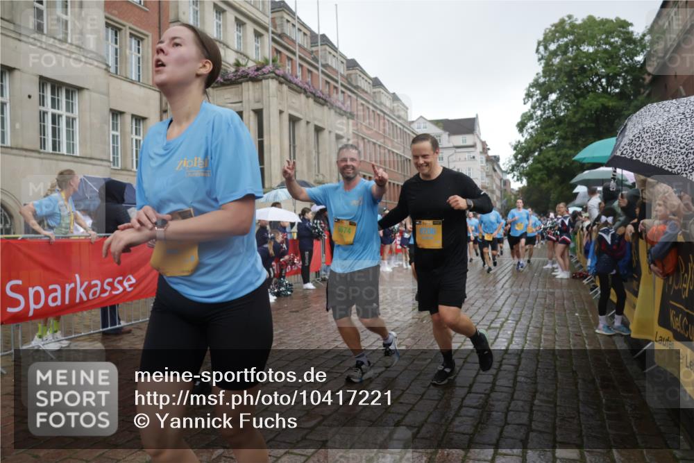 13.09.2026 - Kiel Lauf Yannick Fuchs http://msf.ph/oto/10417221 13.09.2026 10:49:13 Ziel 810, 1087, 1483, 1533, 1732, 1989, 2051, 2074, 2879, 3640, 4140, 4206, 4670, 4815, 4865, 4876, 5480, 5543, 5614, 6855, 6933, 7182, 7545, 8329, 8594, 8991, 9396, 10079, 10411, 10481, 12305, 73, 418, 439, 598, 727, 966, 1185, 1455, 1930, 2383, 2810, 3158, 3399, 3496, 3613, 3631, 3795, 3845, 3916, 4201, 4510, 4528, 4809, 5074, 5228, 5246, 5803, 6046, 6050, 6087, 6305, 6376, 6745, 7789, 7906, 7999, 8032, 8271, 8377, 8891, 959, 1770, 2133, 147 meine-sportfotos.de