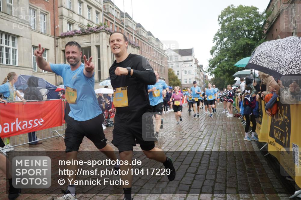 13.09.2026 - Kiel Lauf Yannick Fuchs http://msf.ph/oto/10417229 13.09.2026 10:49:14 Ziel 810, 1087, 1483, 1533, 1732, 1989, 2051, 2074, 2879, 3523, 3640, 3895, 4140, 4206, 4599, 4670, 4815, 4865, 4876, 5480, 5543, 5614, 6855, 6933, 7182, 7545, 8329, 8594, 9396, 10079, 10411, 10481, 12305, 73, 418, 439, 598, 727, 966, 1087, 1185, 1455, 1930, 2383, 2810, 3158, 3399, 3496, 3631, 3795, 3916, 4140, 4201, 4510, 4528, 4809, 5074, 5228, 5246, 5803, 6046, 6050, 6087, 6305, 6376, 6745, 7789, 7906, 7999, 8032, 8271, 8377, 8891, 959, 1770, 2133, 147 meine-sportfotos.de