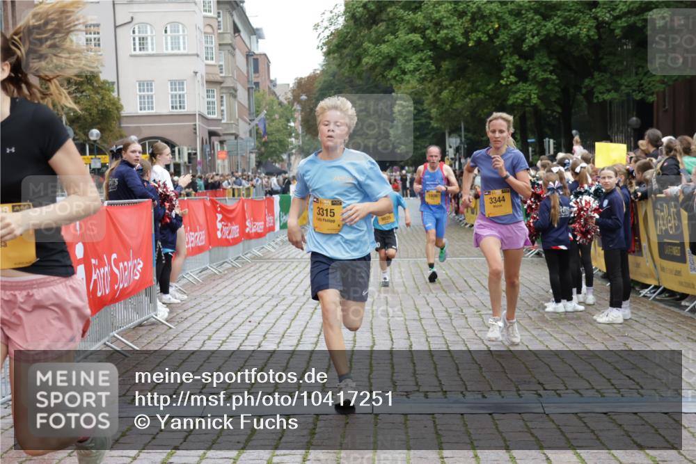 13.09.2026 - Kiel Lauf Yannick Fuchs http://msf.ph/oto/10417251 13.09.2026 09:38:27 Ziel 1806, 1946, 2480, 2903, 3315, 3344, 4043, 9825, 11351, 152, 235, 836, 1487, 2221, 2408, 2638, 2854, 4089, 5242, 5534, 5930, 6277, 7459, 7723, 8702, 10444, 10690, 12613, 3814, 4518, 4975, 6989, 7747, 8482, 9759, 10415, 2221, 2638, 4790, 10690 meine-sportfotos.de