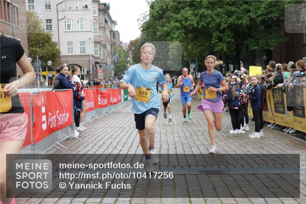 13.09.2026 - Kiel Lauf Yannick Fuchs http://msf.ph/oto/10417256 13.09.2026 09:38:27 Ziel 1806, 1946, 2480, 2903, 3315, 3344, 4043, 9825, 11351, 152, 235, 836, 1487, 2221, 2408, 2638, 2854, 4089, 5242, 5534, 5930, 6277, 7459, 7723, 8702, 10444, 10690, 12613, 3814, 4518, 4975, 6989, 7747, 8482, 9759, 10415, 2221, 2638, 4790, 10690 meine-sportfotos.de