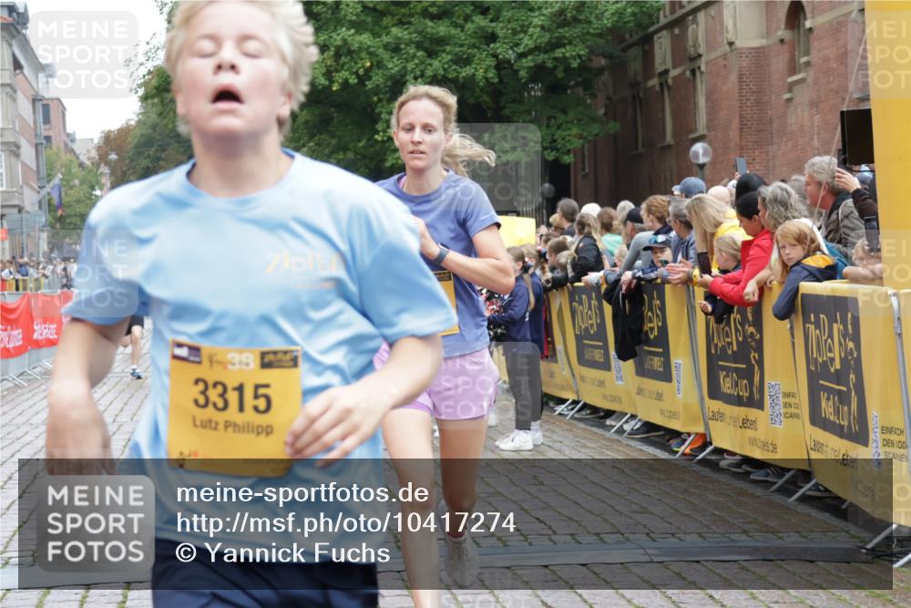 13.09.2026 - Kiel Lauf Yannick Fuchs http://msf.ph/oto/10417274 13.09.2026 09:38:28 Ziel 1806, 1946, 2480, 2903, 3315, 3344, 4043, 6989, 9825, 11351, 152, 235, 836, 1487, 2408, 2638, 2854, 4089, 5242, 5534, 5930, 6277, 7459, 7723, 8702, 10444, 10690, 12613, 3814, 4518, 4975, 7747, 8482, 9759, 10415, 10894, 2221, 2638, 2854, 4790, 7723, 8702, 10690 meine-sportfotos.de