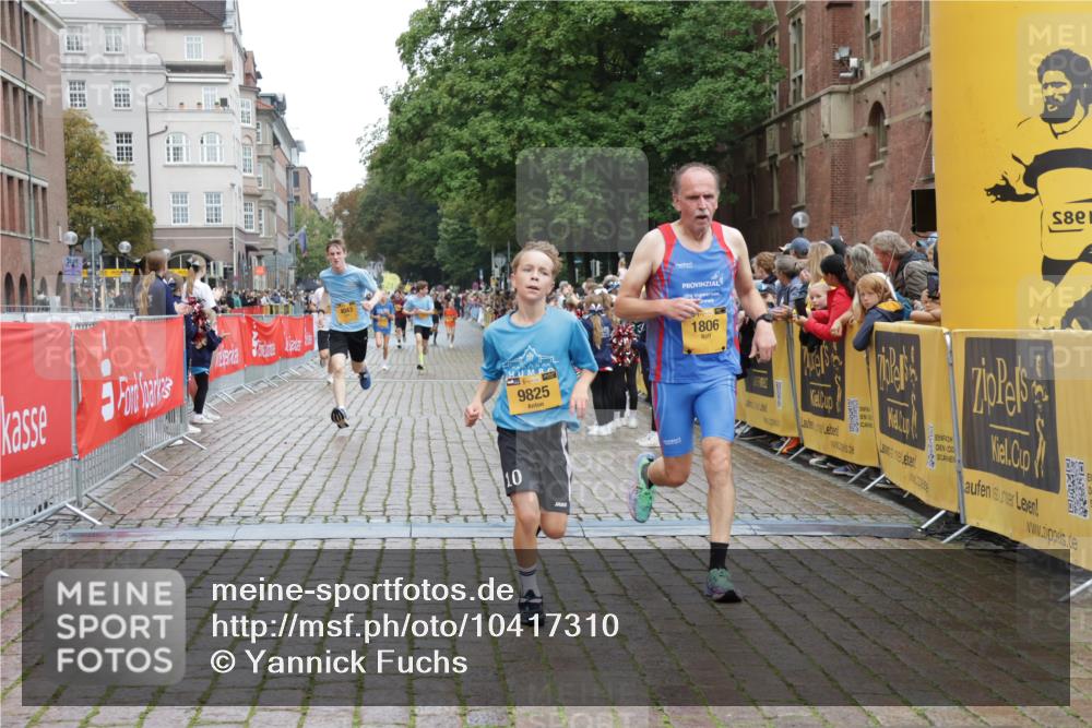 13.09.2026 - Kiel Lauf Yannick Fuchs http://msf.ph/oto/10417310 13.09.2026 09:38:31 Ziel 1806, 1946, 2480, 3315, 3344, 4043, 4518, 4975, 6989, 9825, 11351, 152, 235, 836, 1487, 1946, 2408, 2480, 2854, 2903, 4089, 5242, 5534, 5930, 6277, 7459, 7723, 8702, 10444, 12613, 3814, 7747, 8482, 9759, 10415, 10894, 2221, 2638, 2854, 4089, 7723, 8702, 10444, 10690 meine-sportfotos.de