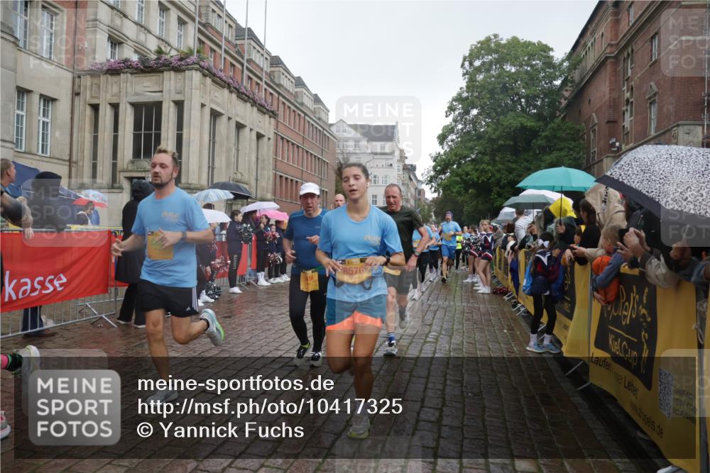 13.09.2026 - Kiel Lauf Yannick Fuchs http://msf.ph/oto/10417325 13.09.2026 10:49:22 Ziel 810, 1770, 2010, 2051, 2074, 2133, 3523, 3895, 4169, 4206, 4599, 4815, 4937, 5054, 5480, 5614, 6034, 6855, 7182, 7295, 7978, 8078, 8275, 8416, 9172, 9396, 9436, 10079, 10888, 12305, 73, 439, 598, 966, 1087, 1185, 1455, 1483, 1533, 1732, 1989, 2810, 2879, 3158, 3399, 3496, 3640, 3795, 3916, 4140, 4528, 4670, 4809, 4865, 4876, 5074, 5228, 5543, 5803, 6046, 6050, 6087, 6305, 6376, 6745, 6933, 7545, 7789, 7906, 7999, 8032, 8271, 8329, 8377, 8594, 8891, 959 meine-sportfotos.de