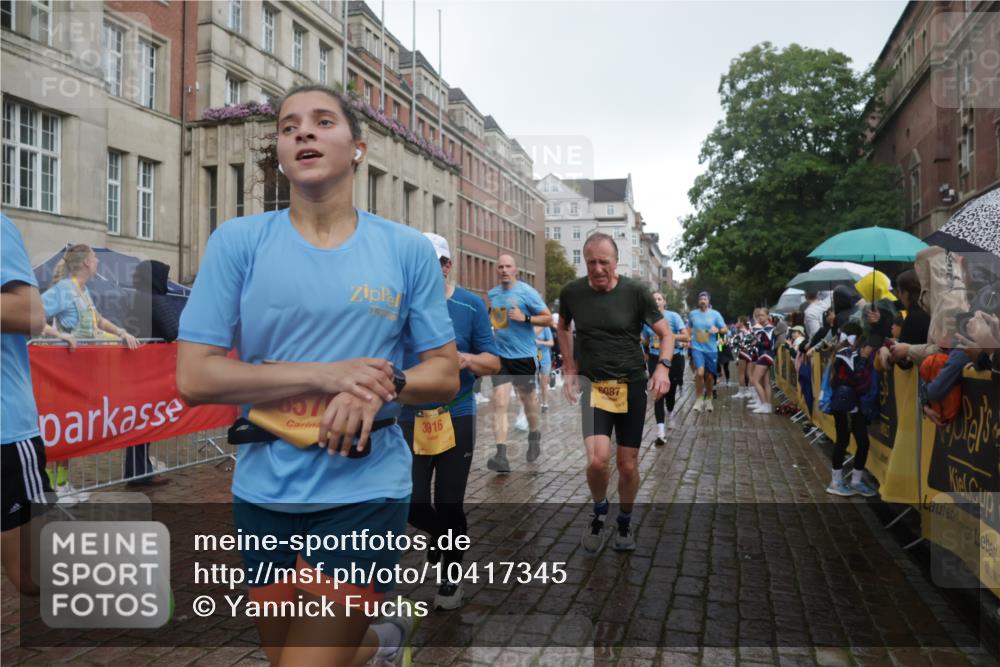 13.09.2026 - Kiel Lauf Yannick Fuchs http://msf.ph/oto/10417345 13.09.2026 10:49:22 Ziel 810, 1770, 2010, 2051, 2074, 2133, 3523, 3895, 4169, 4206, 4599, 4815, 4937, 5054, 5480, 5614, 6034, 6855, 7182, 7295, 7978, 8078, 8275, 8416, 9172, 9396, 9436, 10079, 10888, 12305, 73, 439, 598, 966, 1087, 1185, 1455, 1483, 1533, 1732, 1989, 2810, 2879, 3158, 3399, 3496, 3640, 3795, 3916, 4140, 4528, 4670, 4809, 4865, 4876, 5074, 5228, 5543, 5803, 6046, 6050, 6087, 6305, 6376, 6745, 6933, 7545, 7789, 7906, 7999, 8032, 8271, 8329, 8377, 8594, 8891, 959 meine-sportfotos.de