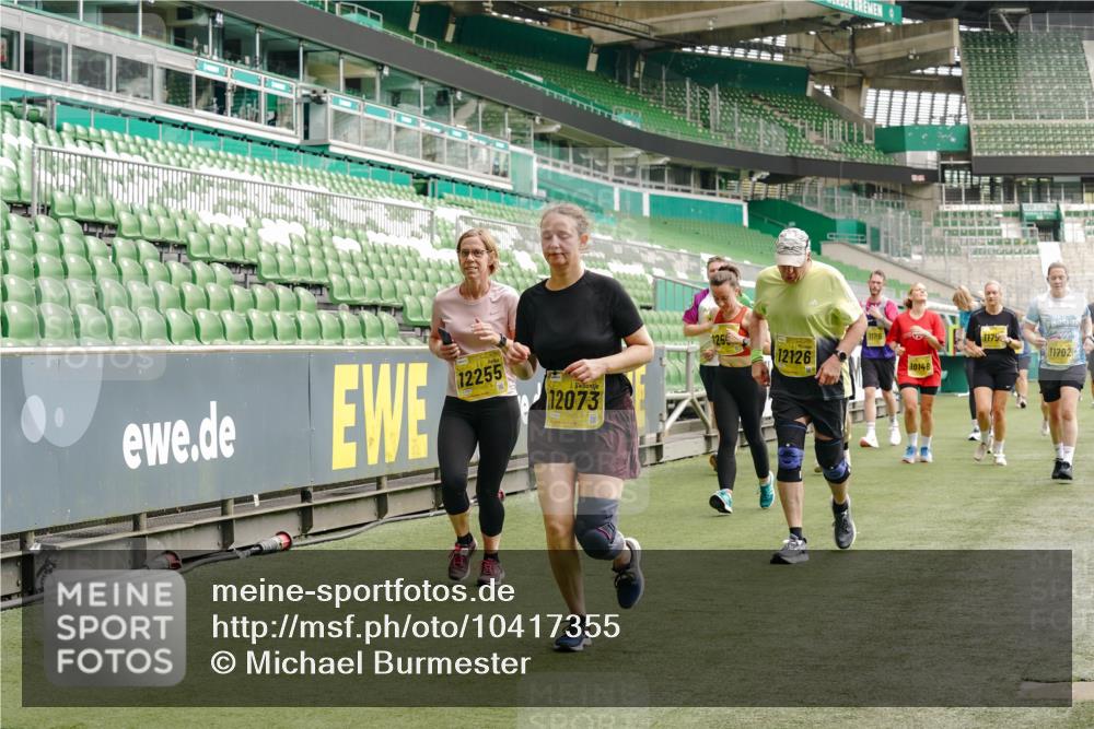 13.09.2026 - 21. swb-Marathon Bremen Michael Burmester http://msf.ph/oto/10417355 13.09.2026 10:42:37 Laufen im Stadion 10002, 10148, 10163, 10247, 10303, 10330, 10361, 10362, 10395, 10396, 10399, 10414, 10422, 10461, 10462, 10474, 10490, 10491, 10519, 10527, 10546, 10547, 10557, 10572, 10644, 10665, 10705, 10719, 10722, 10752, 10773, 10776, 10784, 10804, 10805, 10854, 10859, 10880, 10889, 10909, 10963, 10977, 11026, 11027, 11041, 11043, 11048, 11078, 11084, 11085, 11090, 11097, 11098, 11140, 11173, 11192, 11274 meine-sportfotos.de