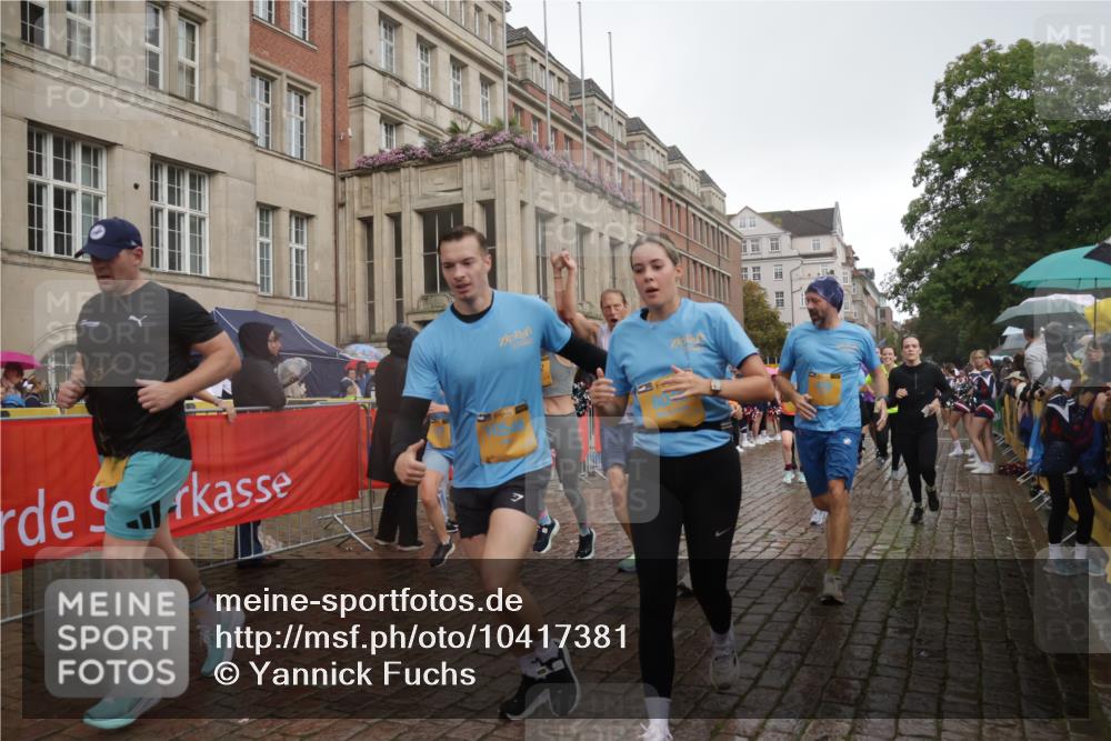 13.09.2026 - Kiel Lauf Yannick Fuchs http://msf.ph/oto/10417381 13.09.2026 10:49:24 Ziel 1770, 2010, 2051, 2074, 2133, 3523, 3895, 4169, 4206, 4599, 4815, 4937, 5054, 5480, 5614, 5741, 6034, 6855, 6972, 7182, 7295, 7978, 8078, 8275, 8416, 9172, 9396, 9436, 10079, 10888, 73, 439, 598, 810, 966, 1087, 1185, 1455, 1483, 1533, 1732, 1989, 2074, 2810, 2879, 3158, 3399, 3496, 3640, 3795, 3916, 4140, 4528, 4670, 4809, 4865, 4876, 5074, 5228, 5543, 5803, 6046, 6050, 6087, 6305, 6376, 6745, 6933, 7545, 7789, 7906, 7999, 8032, 8271, 8329, 8377, 8594, 8891, 959 meine-sportfotos.de