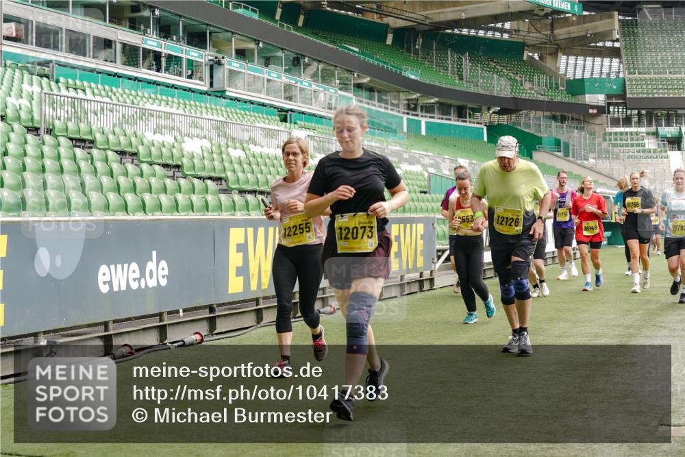 13.09.2026 - 21. swb-Marathon Bremen Michael Burmester http://msf.ph/oto/10417383 13.09.2026 10:42:37 Laufen im Stadion 10002, 10148, 10163, 10247, 10303, 10330, 10361, 10362, 10395, 10396, 10399, 10414, 10422, 10461, 10462, 10474, 10490, 10491, 10519, 10527, 10546, 10547, 10557, 10572, 10644, 10665, 10705, 10719, 10722, 10752, 10773, 10776, 10784, 10804, 10805, 10854, 10859, 10880, 10889, 10909, 10963, 10977, 11026, 11027, 11041, 11043, 11048, 11078, 11084, 11085, 11090, 11097, 11098, 11140, 11173, 11192, 11274 meine-sportfotos.de