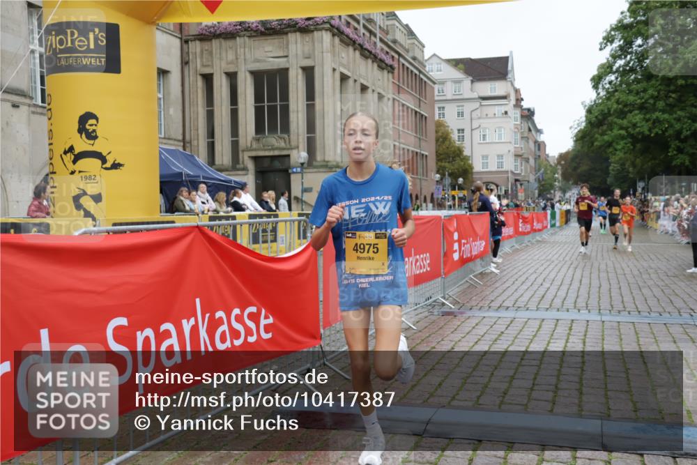 13.09.2026 - Kiel Lauf Yannick Fuchs http://msf.ph/oto/10417387 13.09.2026 09:38:39 Ziel 1806, 3814, 4043, 4518, 4975, 6989, 8482, 9759, 10415, 152, 235, 836, 1487, 1806, 1946, 2480, 2903, 3315, 3344, 5242, 5534, 6277, 7459, 9825, 11351, 12613, 682, 4314, 7747, 8313, 8943, 9838, 10894, 235, 836, 2408, 4089, 5534, 5930, 7459, 10444, 12613 meine-sportfotos.de