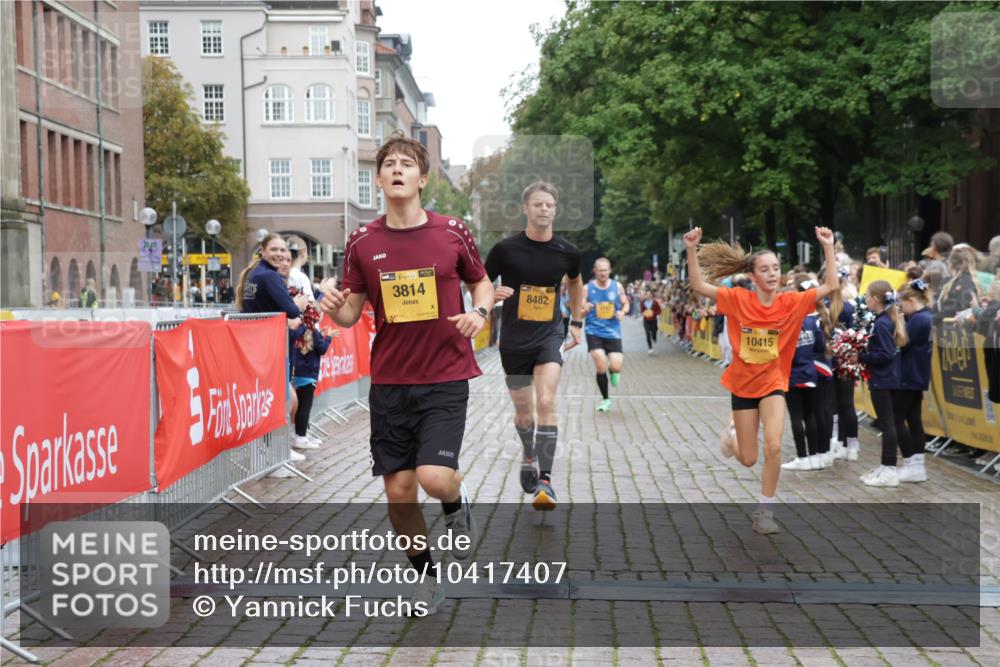 13.09.2026 - Kiel Lauf Yannick Fuchs http://msf.ph/oto/10417407 13.09.2026 09:38:42 Ziel 3814, 4518, 4975, 6989, 7747, 8482, 9759, 10415, 152, 1487, 1806, 1946, 2480, 2903, 3315, 3344, 4043, 5242, 6277, 9825, 11351, 682, 4314, 8313, 8943, 9838, 10894, 235, 836, 2408, 5242, 5534, 5930, 7459, 12613 meine-sportfotos.de