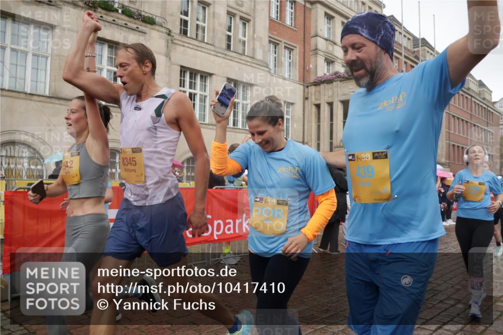 13.09.2026 - Kiel Lauf Yannick Fuchs http://msf.ph/oto/10417410 13.09.2026 10:49:26 Ziel 959, 1770, 2010, 2133, 2705, 3523, 3528, 3895, 4169, 4599, 4815, 4937, 5054, 5480, 5614, 5741, 6034, 6321, 6855, 6972, 7182, 7295, 7978, 8078, 8275, 8416, 9040, 9172, 9396, 9436, 10079, 10888, 73, 439, 598, 810, 966, 1087, 1185, 1483, 1533, 1732, 1989, 2051, 2074, 2810, 2879, 3158, 3399, 3496, 3640, 3795, 4140, 4206, 4528, 4670, 4809, 4865, 4876, 5228, 5543, 5803, 6046, 6050, 6305, 6376, 6745, 6855, 6933, 7545, 7789, 7906, 7999, 8032, 8271, 8329, 8377, 8594, 8891 meine-sportfotos.de