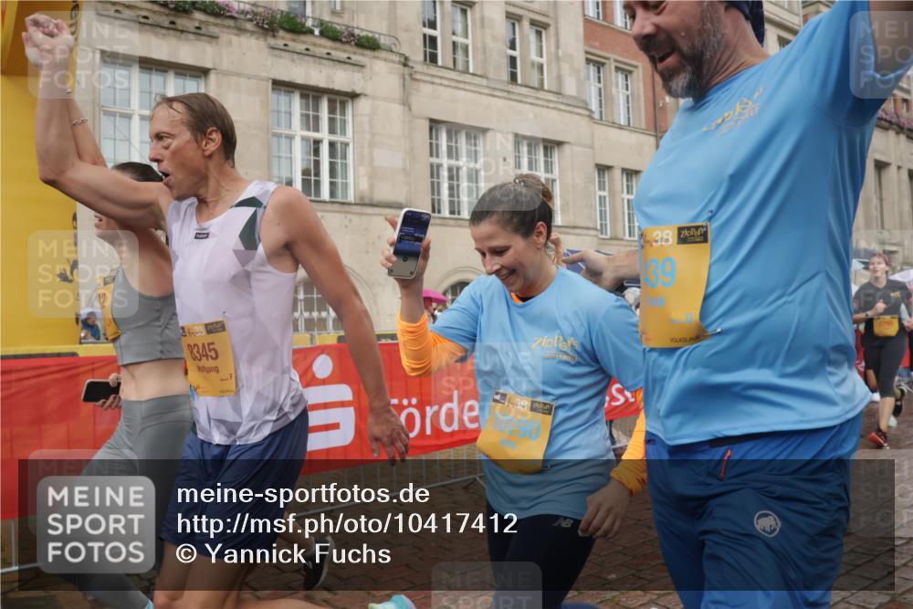 13.09.2026 - Kiel Lauf Yannick Fuchs http://msf.ph/oto/10417412 13.09.2026 10:49:26 Ziel 959, 1770, 2010, 2133, 2705, 3523, 3528, 3895, 4169, 4599, 4815, 4937, 5054, 5480, 5614, 5741, 6034, 6321, 6855, 6972, 7182, 7295, 7978, 8078, 8275, 8416, 9040, 9172, 9396, 9436, 10079, 10888, 73, 439, 598, 810, 966, 1087, 1185, 1483, 1533, 1732, 1989, 2051, 2074, 2810, 2879, 3158, 3399, 3496, 3640, 3795, 4140, 4206, 4528, 4670, 4809, 4865, 4876, 5228, 5543, 5803, 6046, 6050, 6305, 6376, 6745, 6855, 6933, 7545, 7789, 7906, 7999, 8032, 8271, 8329, 8377, 8594, 8891 meine-sportfotos.de