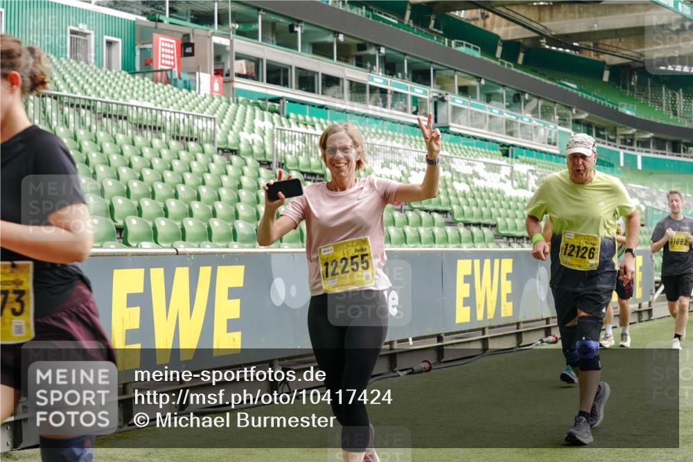 13.09.2026 - 21. swb-Marathon Bremen Michael Burmester http://msf.ph/oto/10417424 13.09.2026 10:42:39 Laufen im Stadion 10002, 10004, 10005, 10148, 10163, 10247, 10303, 10330, 10361, 10362, 10395, 10396, 10399, 10414, 10422, 10461, 10462, 10474, 10490, 10491, 10519, 10527, 10546, 10547, 10557, 10572, 10665, 10705, 10719, 10722, 10752, 10773, 10776, 10784, 10804, 10805, 10854, 10859, 10880, 10889, 10909, 10963, 10977, 11026, 11027, 11041, 11043, 11048, 11078, 11084, 11085, 11090, 11097, 11098, 11140, 11173, 11192, 11274 meine-sportfotos.de