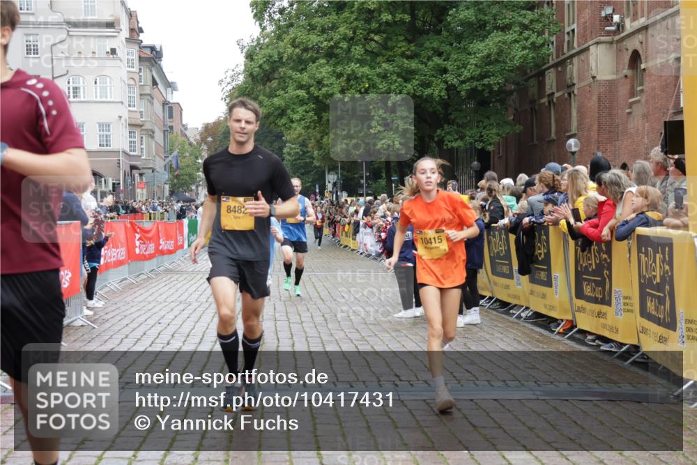 13.09.2026 - Kiel Lauf Yannick Fuchs http://msf.ph/oto/10417431 13.09.2026 09:38:43 Ziel 3814, 4518, 4975, 6989, 7747, 8482, 9759, 10415, 10894, 152, 1487, 1806, 1946, 2480, 2903, 3315, 3344, 4043, 5242, 6277, 6989, 9825, 11351, 682, 1702, 4314, 8313, 8943, 9838, 235, 836, 1487, 2408, 5242, 5534, 5930, 7459, 12613 meine-sportfotos.de