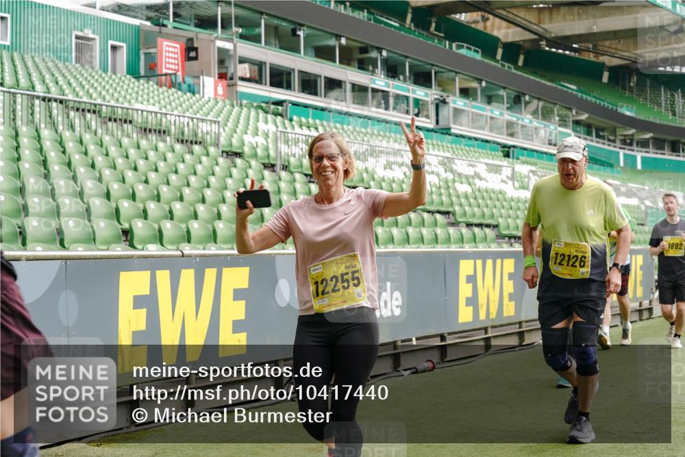 13.09.2026 - 21. swb-Marathon Bremen Michael Burmester http://msf.ph/oto/10417440 13.09.2026 10:42:39 Laufen im Stadion 10002, 10004, 10005, 10148, 10163, 10247, 10303, 10330, 10361, 10362, 10395, 10396, 10399, 10414, 10422, 10461, 10462, 10474, 10490, 10491, 10519, 10527, 10546, 10547, 10557, 10572, 10665, 10705, 10719, 10722, 10752, 10773, 10776, 10784, 10804, 10805, 10854, 10859, 10880, 10889, 10909, 10963, 10977, 11026, 11027, 11041, 11043, 11048, 11078, 11084, 11085, 11090, 11097, 11098, 11140, 11173, 11192, 11274 meine-sportfotos.de
