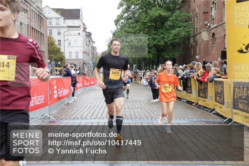 13.09.2026 - Kiel Lauf Yannick Fuchs http://msf.ph/oto/10417449 13.09.2026 09:38:44 Ziel 3814, 4518, 4975, 7747, 8482, 9759, 10415, 10894, 152, 1487, 1806, 1946, 2480, 2903, 3315, 3344, 4043, 5242, 6277, 6989, 9825, 11351, 682, 1702, 4314, 8313, 8943, 9838, 235, 836, 1487, 2408, 5242, 5534, 7459, 12613 meine-sportfotos.de