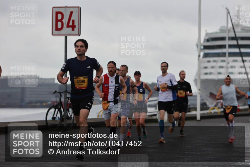 13.09.2026 - Kiel Lauf Andreas Tolksdorf http://msf.ph/oto/10417452 13.09.2026 10:56:25 Kiellinie 4, 1135, 3398, 2457 meine-sportfotos.de