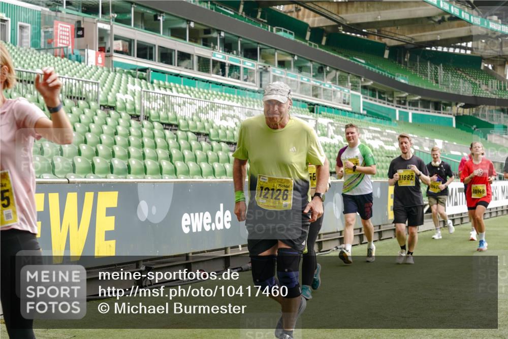 13.09.2026 - 21. swb-Marathon Bremen Michael Burmester http://msf.ph/oto/10417460 13.09.2026 10:42:40 Laufen im Stadion 10002, 10004, 10005, 10148, 10163, 10247, 10271, 10303, 10330, 10361, 10362, 10395, 10396, 10414, 10422, 10461, 10462, 10474, 10490, 10491, 10519, 10546, 10547, 10557, 10572, 10665, 10705, 10719, 10722, 10752, 10773, 10776, 10784, 10804, 10805, 10854, 10859, 10880, 10889, 10909, 10963, 10977, 11026, 11027, 11041, 11043, 11048, 11078, 11084, 11085, 11090, 11097, 11098, 11140, 11173, 11192, 11274 meine-sportfotos.de
