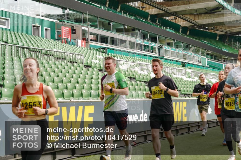 13.09.2026 - 21. swb-Marathon Bremen Michael Burmester http://msf.ph/oto/10417529 13.09.2026 10:42:42 Laufen im Stadion 10002, 10004, 10005, 10148, 10163, 10247, 10271, 10303, 10330, 10361, 10362, 10395, 10396, 10402, 10422, 10461, 10462, 10474, 10490, 10491, 10519, 10546, 10547, 10557, 10572, 10665, 10705, 10719, 10722, 10752, 10773, 10776, 10784, 10804, 10805, 10854, 10859, 10880, 10889, 10909, 10963, 10977, 11026, 11027, 11041, 11043, 11048, 11078, 11084, 11085, 11090, 11097, 11098, 11140, 11173, 11192, 11274 meine-sportfotos.de