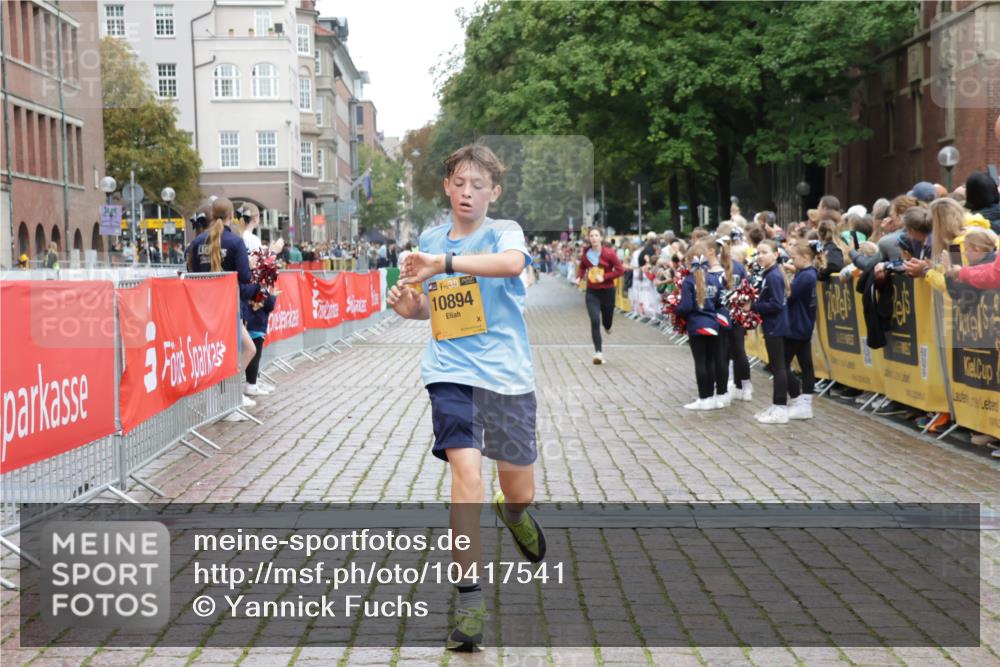 13.09.2026 - Kiel Lauf Yannick Fuchs http://msf.ph/oto/10417541 13.09.2026 09:38:50 Ziel 682, 3814, 4314, 7747, 8313, 8482, 9759, 9838, 10415, 10894, 1806, 1946, 2480, 2903, 3315, 3344, 3814, 4043, 4518, 4975, 6989, 9825, 11351, 20, 1702, 1927, 8943, 12496, 152, 1487, 5242, 6277 meine-sportfotos.de