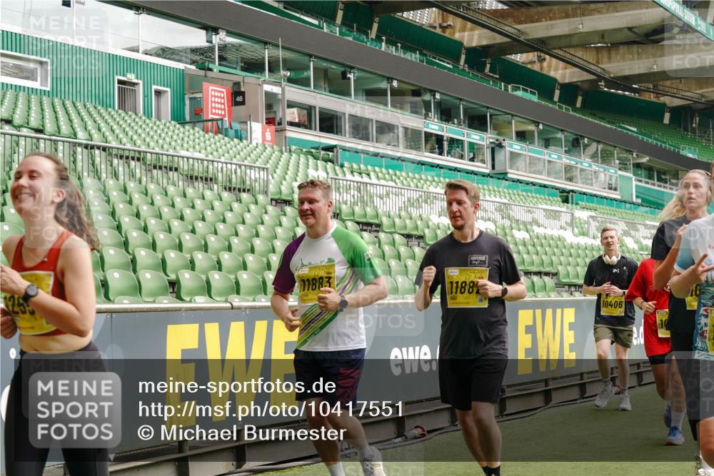 13.09.2026 - 21. swb-Marathon Bremen Michael Burmester http://msf.ph/oto/10417551 13.09.2026 10:42:43 Laufen im Stadion 10002, 10004, 10005, 10148, 10163, 10247, 10271, 10303, 10330, 10361, 10362, 10395, 10396, 10402, 10422, 10461, 10462, 10474, 10490, 10491, 10519, 10546, 10547, 10557, 10572, 10665, 10705, 10719, 10722, 10752, 10773, 10776, 10784, 10805, 10854, 10859, 10880, 10889, 10909, 10963, 10977, 11026, 11027, 11041, 11043, 11048, 11078, 11084, 11085, 11090, 11097, 11098, 11140, 11173, 11192, 11274, 11482 meine-sportfotos.de